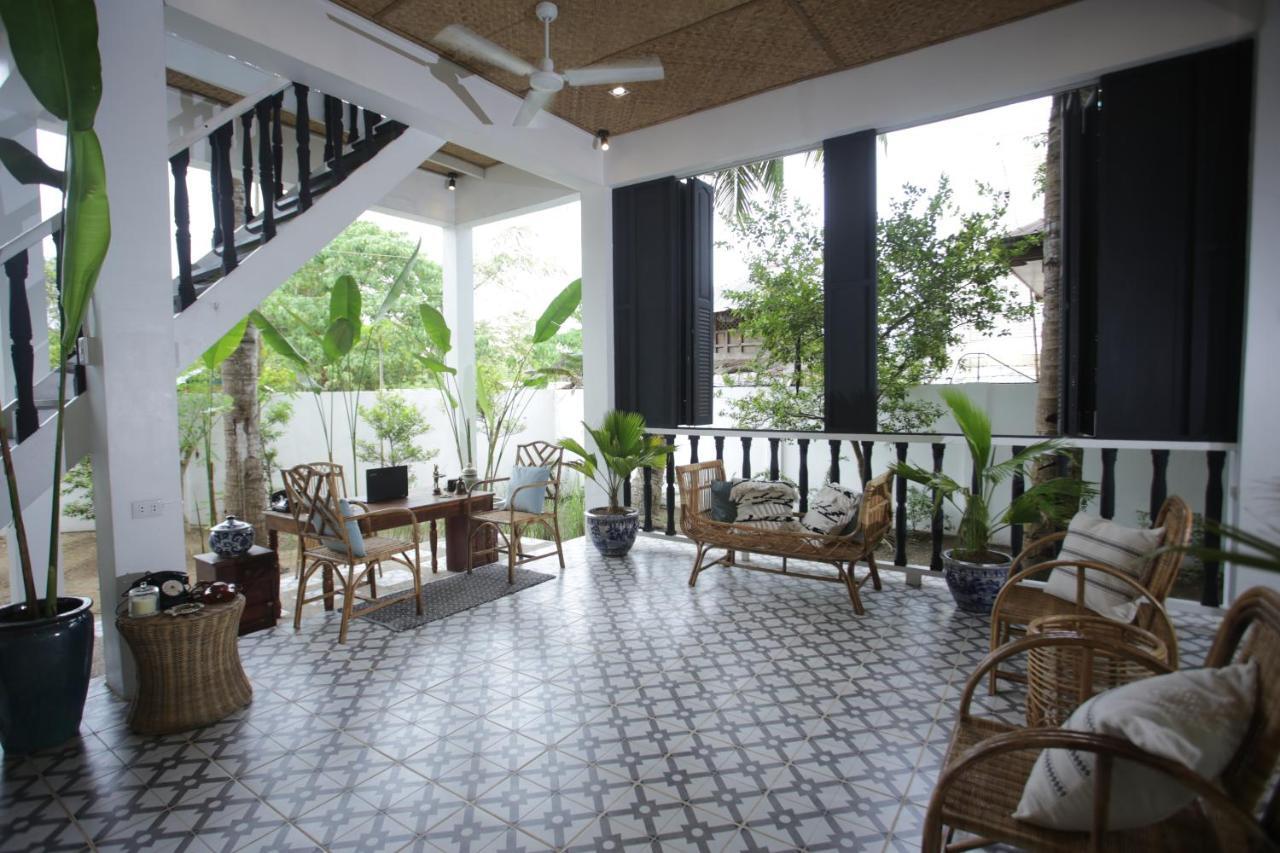 Hotel The Colonial Puerto Princesa Esterno foto